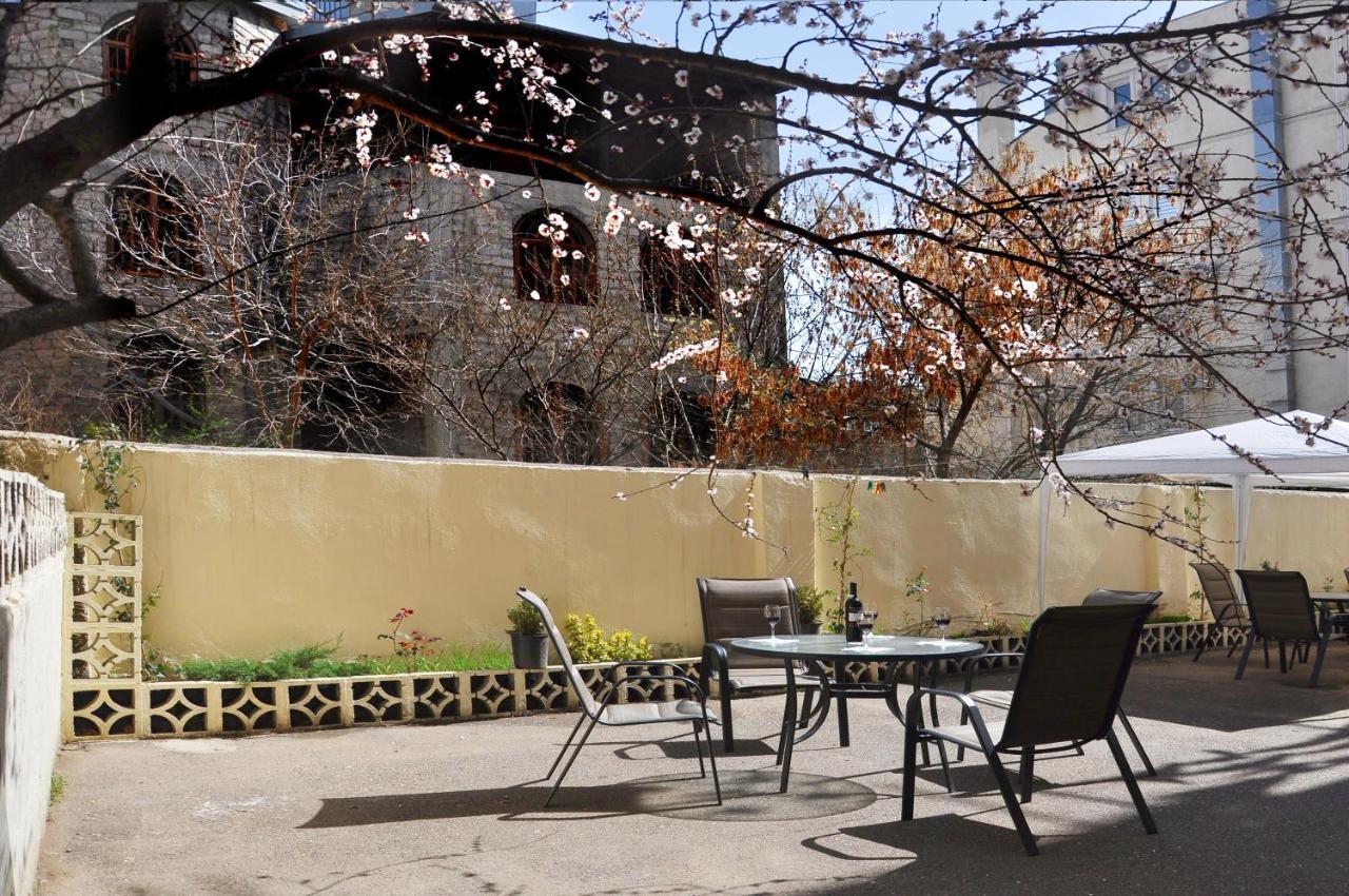 Hotel Alexandra Tbilisi Exterior photo